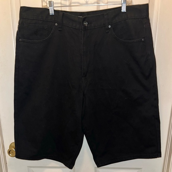 ROCAWEAR Men’s Denim Shorts. Waist 40. Inseam 13.5. - Picture 1 of 3